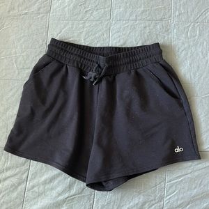 Alo yoga lounge shorts